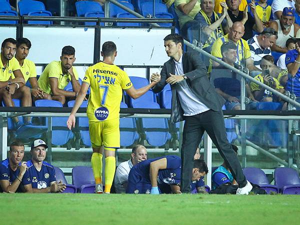 עדיין בשלבי היכרות עם שחקניו. איביץ' (דני מרון)