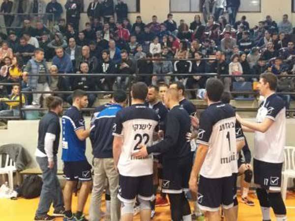 שחקני הוד השרון מתכוננים לפלייאוף התחתון (באדיבות איגוד הכדורעף)