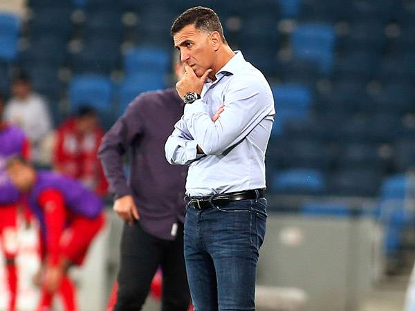 בלבול. מאוכזב משחקני ההגנה שלו (אלן שיבר)