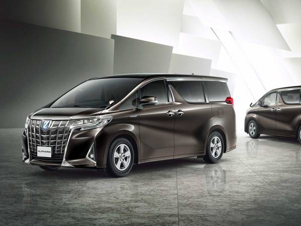 טויוטה אלפרד. מוביל נוסעים זר במחזותינו. הרצפה תשרת את המיניוואן החדש של לקסוס, כנראה גם העיצוב (צילום: יצרן)