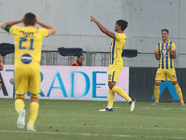 פרץ. ממצטייני הצהובים (אלן שיבר)