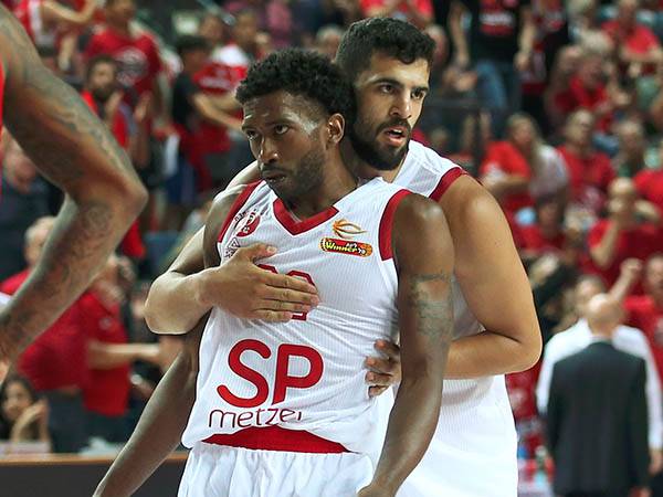 "הפועל ת"א לא קבוצה שצריכה לחגוג פלייאוף" (צילום: אלן שיבר)