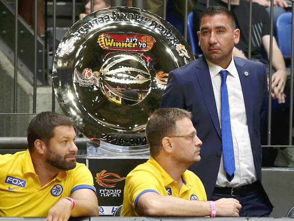 ביטון. "לרדוף אחרי דיאנדרה זה חלק מהתפקיד" (אלן שיבר)