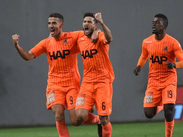 אשכנזי וחזיזה. "שחקן שרוצה ללכת, שילך" (ברני ארדוב)