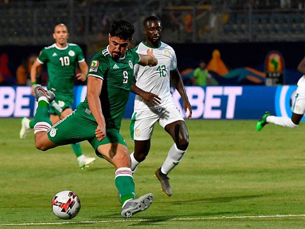 בונדג'ח . סיכן את השער הקמרוני במחצית הראשונה (Getty)