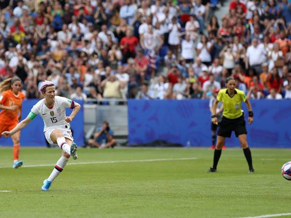 רפינו בדרך לשער. ארה"ב חגגה בדרך לזכיה שניה ברציפות במונדיאל (GETTY)