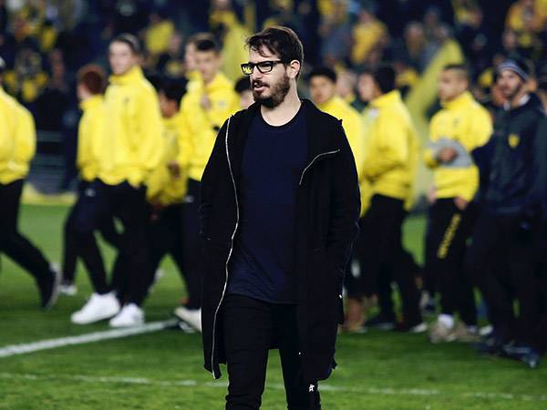 חוגג, לא הוא זה שצריך לעזור (אלן שיבר)