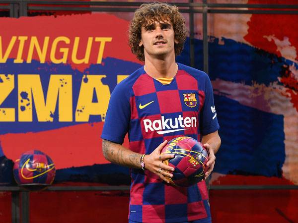 גריזמן בהצגה בברצלונה. החלוץ חיכה למעבר זמן רב(Getty Images)