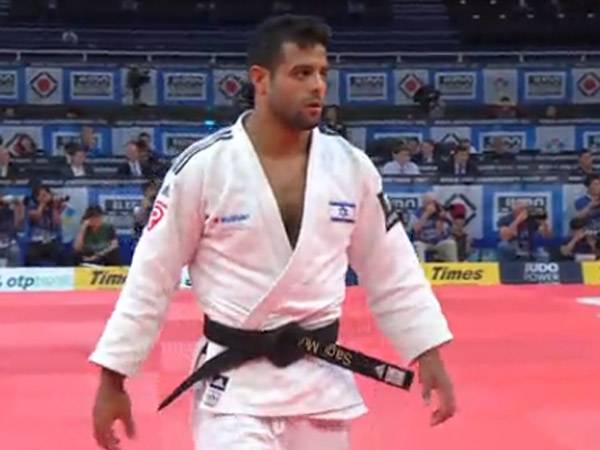 שיחק אותה. מוקי