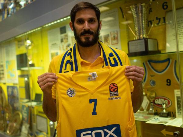 כספי. הגעתו לא תחפה על החורים בסגל (האתר הרשמי של מכבי ת"א)