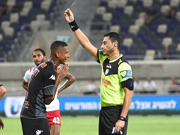 ניסנוב התנצל בפניו. חכמון (צילום: ברני ארדוב)