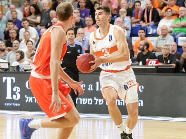 ליפוביי. הוביל את הבריחה של האורחים (דני מרון)