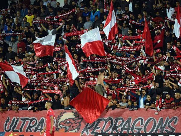 אוהדי אום אל פאחם, אווירה טובה באצטדיון בעפולה (ברני ארדוב)