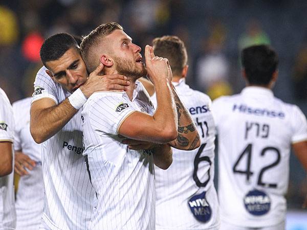 האלופה כבר מתכננת את העתיד. ברסקי (אלן שיבר)