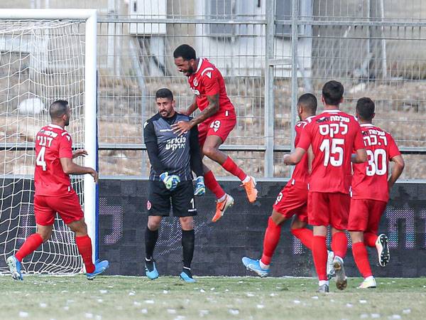 ג'ראפי. הציל את האדומים (סוכנות ג'יני)