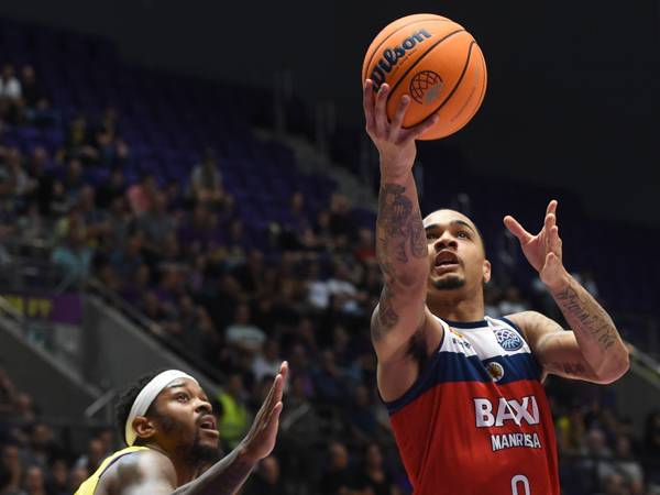 מנרסה ברחה ל-16 הפרש (צילום: ברני ארדוב)