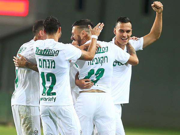 "לא פחות חזקה מאיתנו". מכבי חיפה חוגגת על חדרה (צילום: אלן שיבר)