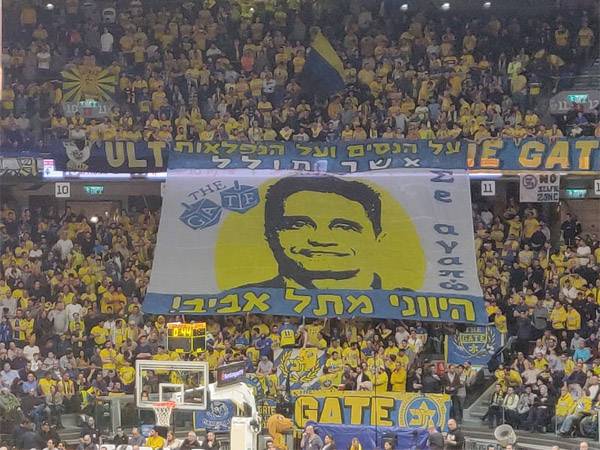 השלט שהאוהדים הכינו לספרופולוס