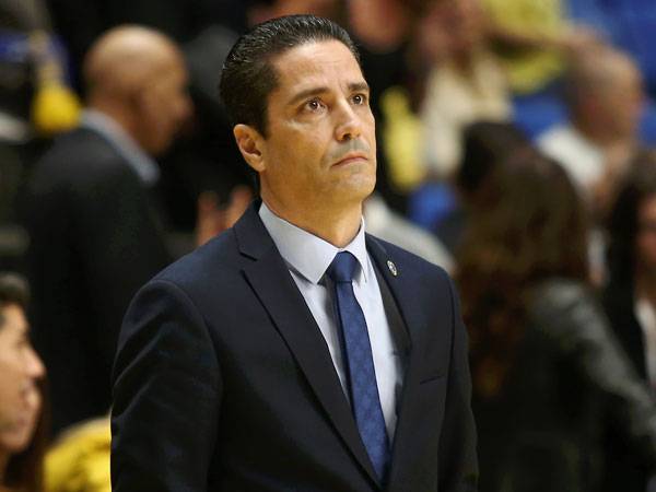 דדאס מתרגש לקראת המשחק מולו. ספרופולוס (אלן שיבר)