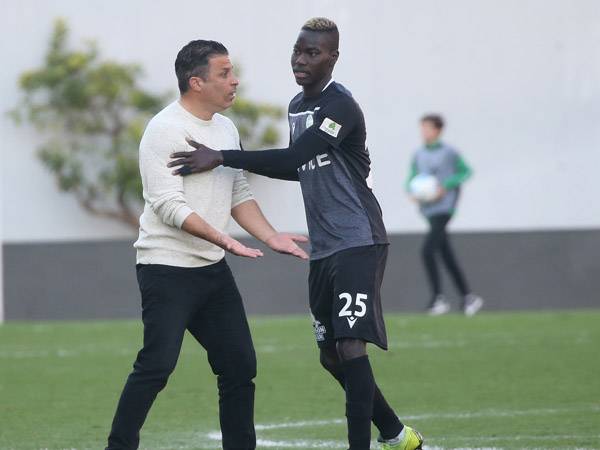 המאמן מורחק אתמול מול הפועל ת"א (צילום: אודי ציטיאט)