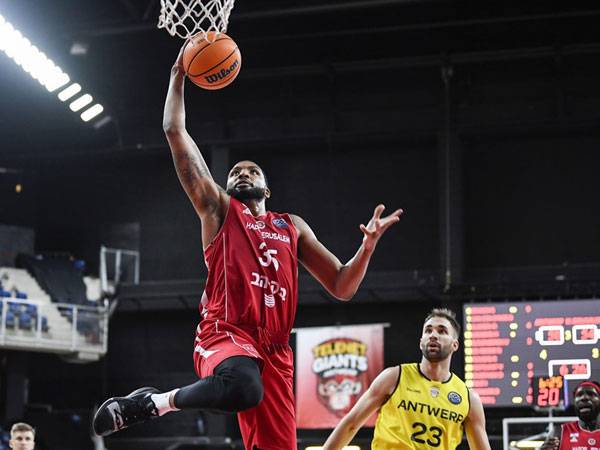 טיול בבלגיה. תומאס (פיב"א)