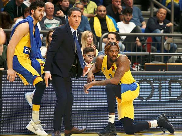 פצועה, חבולה, אבל עם חשק (אלן שיבר)