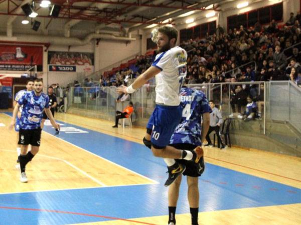 גיל פומרנץ עולה לשער (צילום: עמרי רוזנבליט, א.ס רמה"ש)