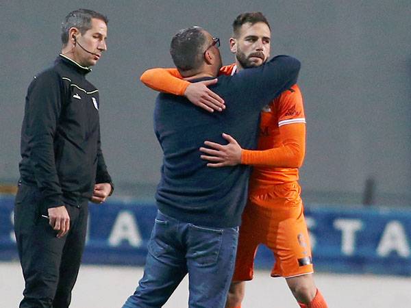 בלפור חגג עם שטיין בניצחון האחרון שלו על הקווים של נס ציונה (אלן שיבר)