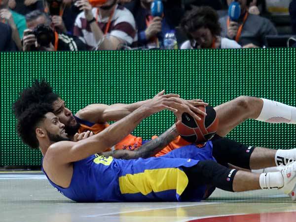 דורסי מציג משחק לחימה אדיר (getty)