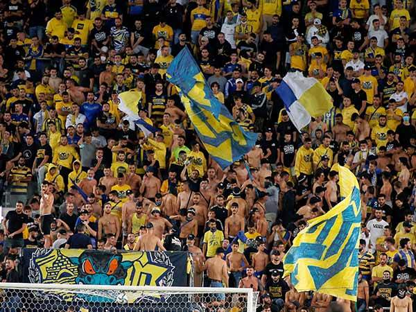 אוהדי מכבי תל אביב (צילום: אלן שיבר)