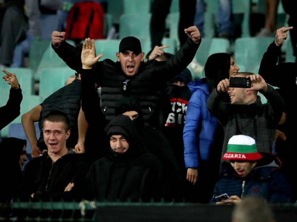 אוהדי נבחרת בולגריה במשחק נגד אנגליה (getty)