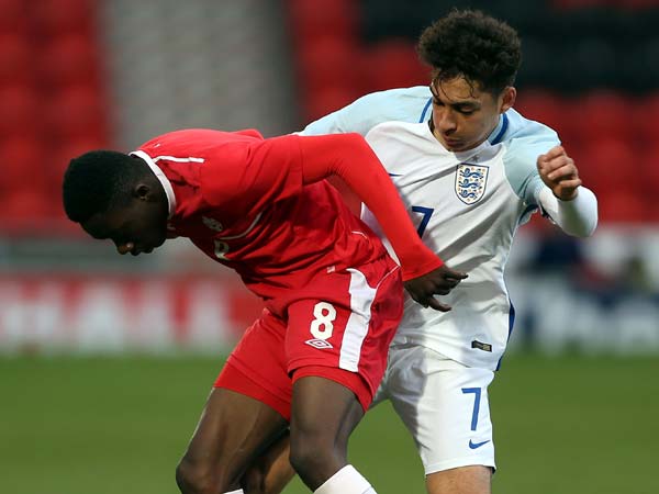 במדי קנדה הצעירה. המדינה לקחה אותו לחיקה (Getty)