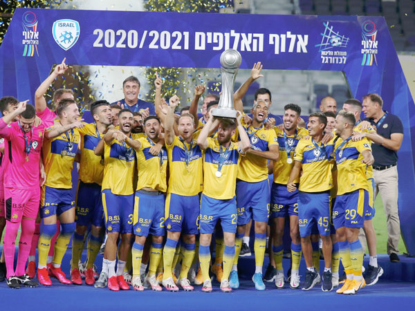 חגיגה צהובה בבלומפילד (אלן שיבר)