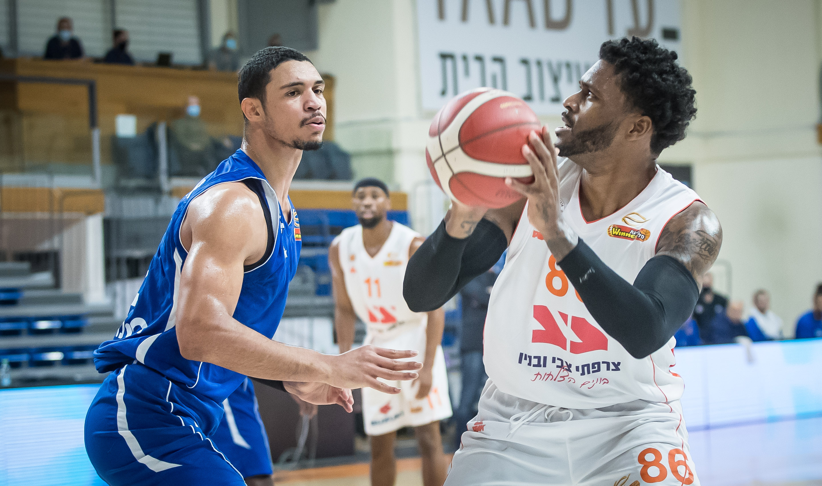 מונרו. יוצא לדרך חדשה (מנהלת הליגה)