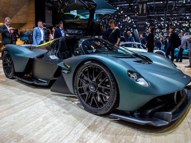 אסטון מרטין ואלקירי