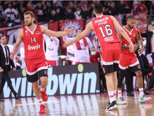 חגגו מהרגע הראשון. שחקני אולימפיאקוס (GETTY)