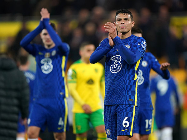 טיאגו סילבה. אפשר להתרכז בכדורגל? (Getty)