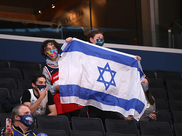 אוהדי וושינגטון. יודעים להראות אהבה (Getty)
