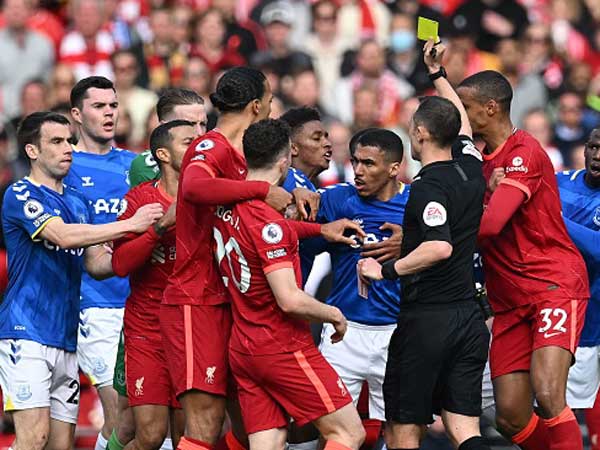 הרוחות התלהטו באנפילד (GETTY)