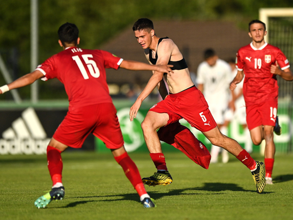 הסרבים חגגו בדקת הסיום (Photo by Seb Day - UEFA via Sportsfile)
