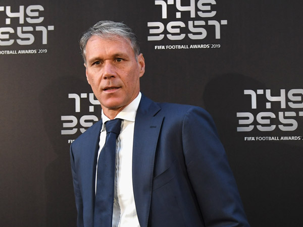 ואן באסטן. נגד הנהלות ברצלונה ויונייטד (Claudio Villa/Getty Images)
