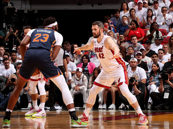 שתי הקבוצות התקשו לקלוע (Issac Baldizon/NBAE via Getty Images)