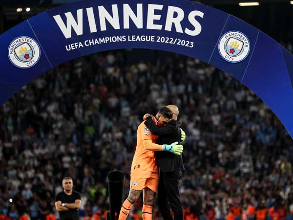 פפ ואדרסון. המנג'ר לוקח את שחקניו לקצה גבול היכולת (GETTY)