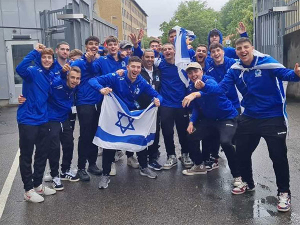 נבחרת הנוער חוגגת העפלה לשלב השני (איגוד הכדוריד)