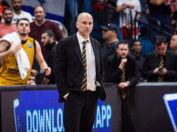 רזומה מרשים כעוזר, פחות כמאמן ראשי (FIBA)