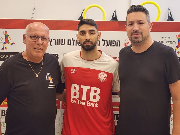 לוגסי לצד סוכנו אדם קידן
