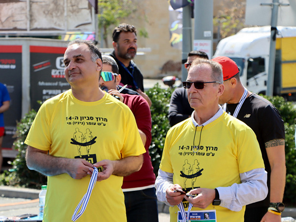 אילן חי עם ראש המועצה ד"ר מוטי לנדאו | צילום: ארז ארטנשטיין, שוונג