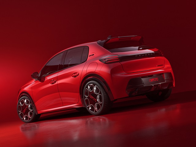 לטענת פיג`ו החישוקים מזכירים את אלו של ה-205 GTi האייקונית