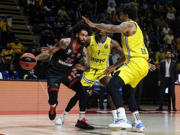 כואב (Srdjan Stevanovic/Euroleague Basketball via Getty Images)