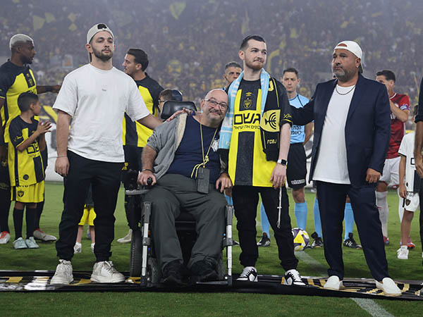 הרגע המרגש של הערב - בר קופרשטיין יחד עם אביו (אלן שיבר)